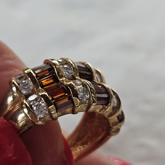 Elegant Gold and Brown Ring - Picture 2 of 14